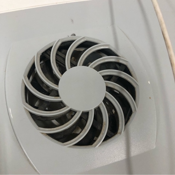 BELKIN COOLING LAPTOP STAND WITH USB CORD IN WHITE - Picture 3 of 8